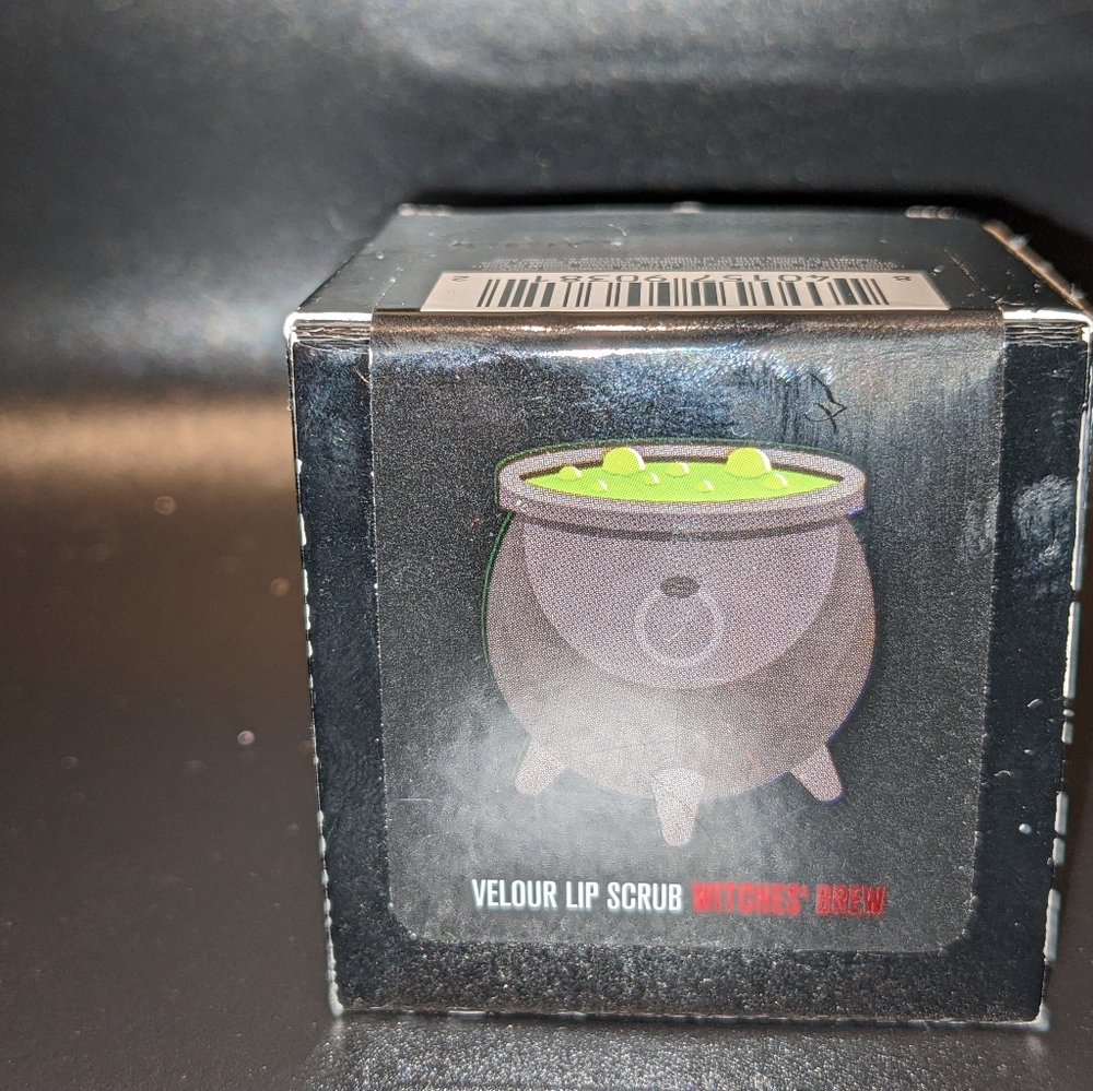 Jeffree Star lip scrub